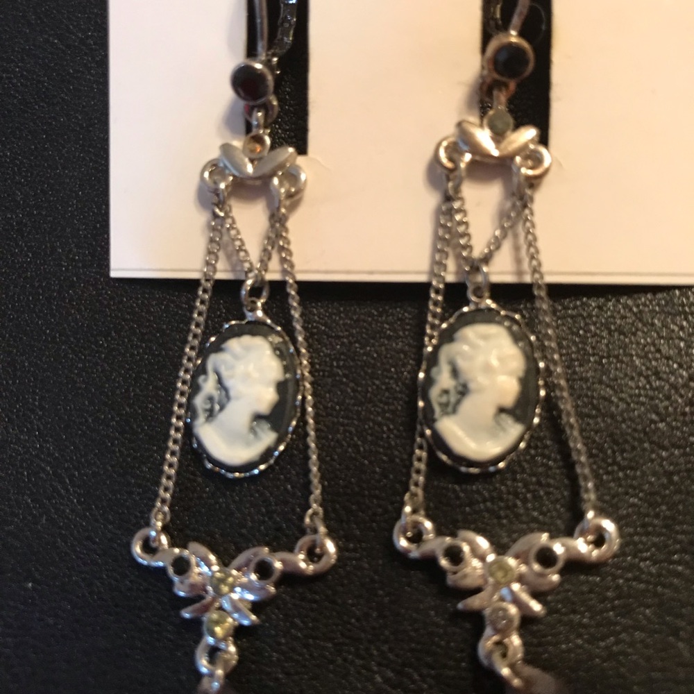 Dangle Cameo earings